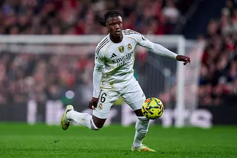 غاب عن المران الأخير.. تقارير: كامافينجا خارج قائمة ريال مدريد أمام مانشستر سيتي